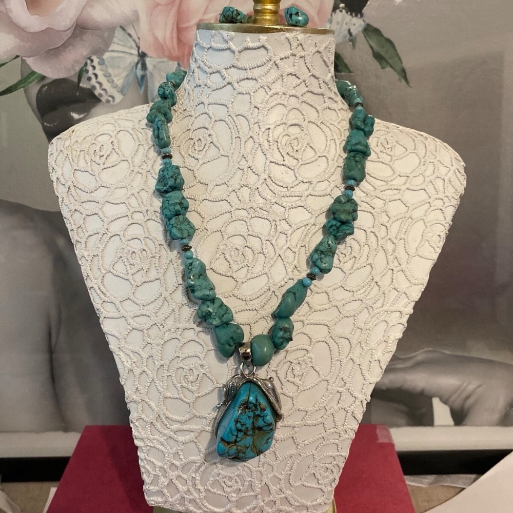 TURQUOISE STONE PENDANT NECKLACE & EARRINGS (WESTERN, RODEO, BOHO/SHABBY CHIC)